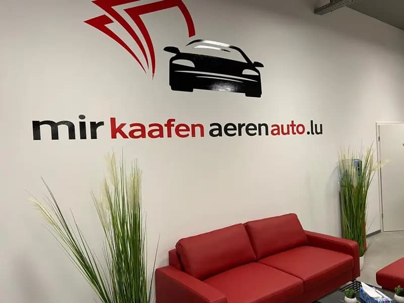MKAA Empfangsbereich mit Logo - Autoankauf Luxemburg
