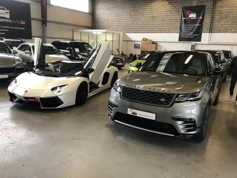 Premium Fahrzeuge Lamborghini und Range Rover im MKAA Showroom