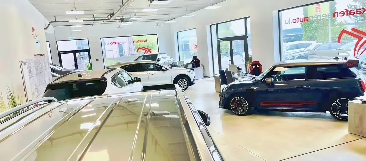 biet2biet — Fahrzeuge in der Online-Auktion für Händler Fahrzeugbestand für die B2B-Auktion: Gebrauchtwagen im hellen Showroom in Luxemburg